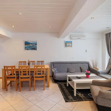 Apartman Unit_type_holiday_room With Garden In Krk 55037